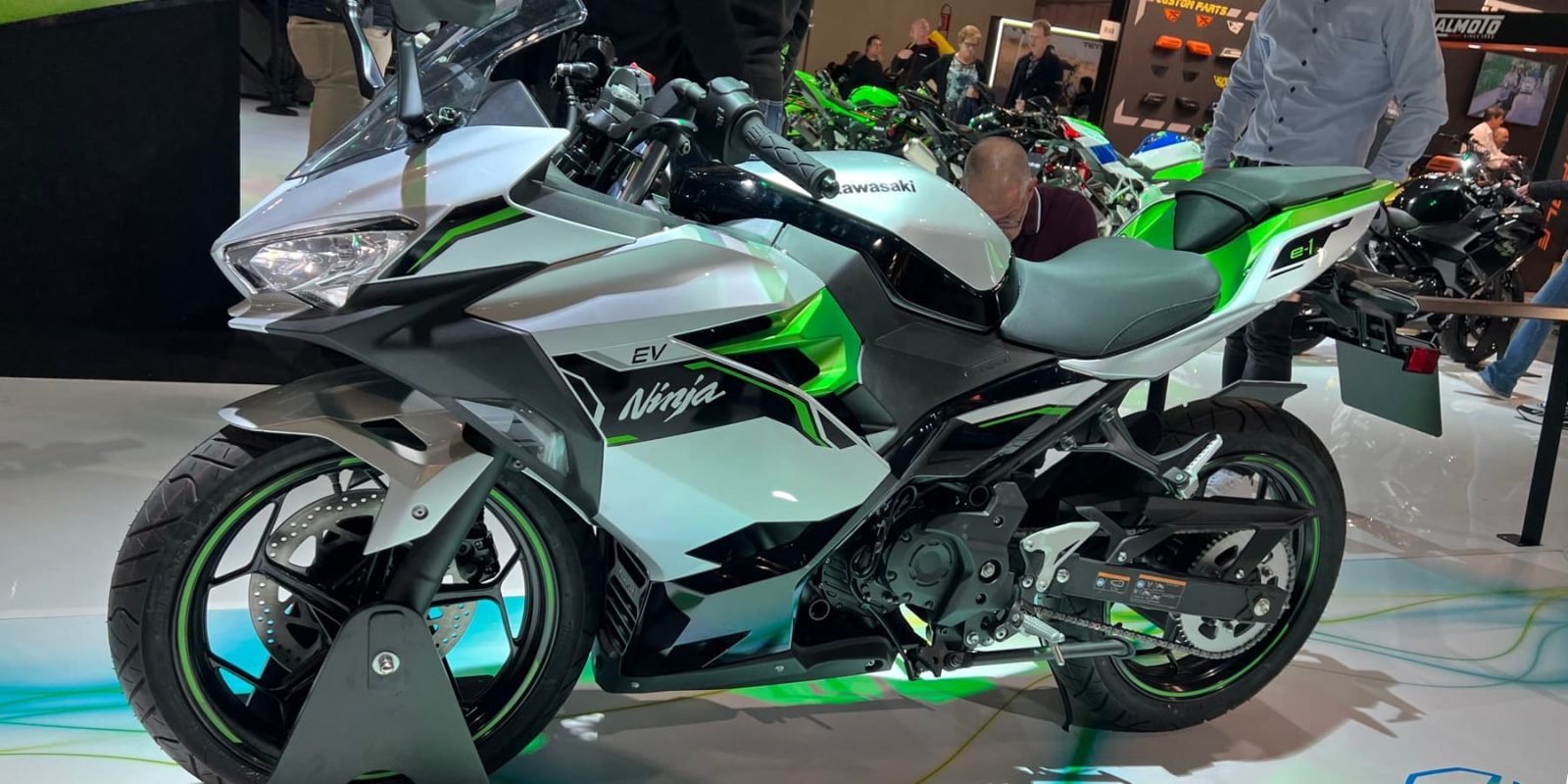 Обзор новых электрических мотоциклов Kawasaki Ninja e-1 и Z e-1 — Блог об  электромобилях